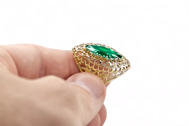Vintage style Ring Emerald 14K Yellow gold vrc090y